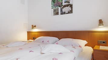 1 bedroom, free WiFi, bed sheets
