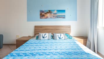 1 habitación, tabla de planchar con plancha y ropa de cama