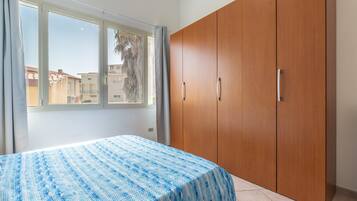 1 chambre, fer et planche Ă repasser, draps fournis