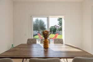 Dining - Villa 'Francesca - Beach and Airport' with Private Terrace, Wi-Fi and Air Conditioning (Carini)