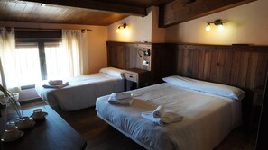 10 bedrooms, free WiFi, bed sheets