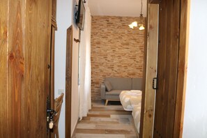 7 bedrooms, free WiFi, bed sheets, wheelchair access