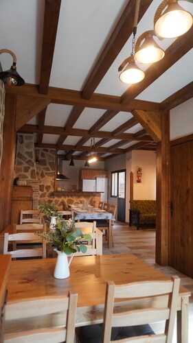 Holiday Home 'La Cerecera' with Private Terrace, Wi-Fi and Air Conditioning