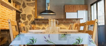 Holiday Home 'La Cerecera' with Private Terrace, Wi-Fi and Air Conditioning