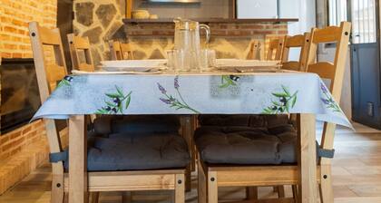 Holiday Home 'La Cerecera' with Private Terrace, Wi-Fi and Air Conditioning