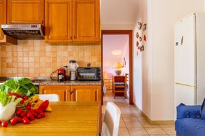 Fridge, microwave, stovetop, cookware/dishes/utensils