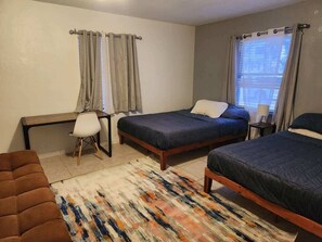 3 chambres, bureau, Wi-Fi gratuit, draps fournis