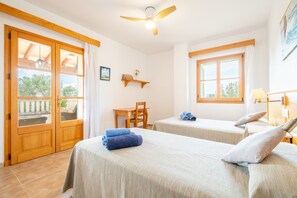 5 habitaciones, tabla de planchar con plancha y wifi gratis 