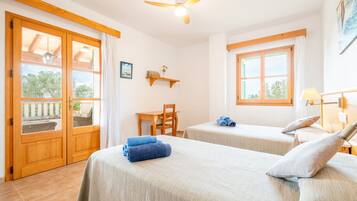 5 Schlafzimmer, BĂŒgeleisen/BĂŒgelbrett, kostenloses WLAN, BettwĂ€sche