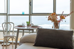Iron/ironing board, free WiFi, bed sheets - Studio 'En Playa San Lorenzo' with Sea View and Wi-Fi (Gijón)