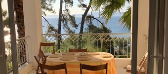 Villa 'Lesvos 30 Meters To The Sea' with Sea View, Wi-Fi and Air Conditioning