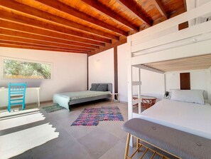 4 bedrooms, iron/ironing board, free WiFi, bed sheets - Villa 'Hydra Bay Seaside  with Pool' with Balcony, Wi-Fi and Air Conditioning (Thermisia)