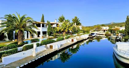 Villa 'Beach , Swimming Pool For 8' with Sea View, Wi-Fi and Air Conditioning
