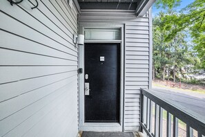 Property grounds - 🏖️ Stylish The Shores Condo | Private Beach w/ Views ➠ 5716 (Acme)