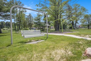 Children's area - 🏖️ Stylish The Shores Condo | Private Beach w/ Views ➠ 5716 (Acme)