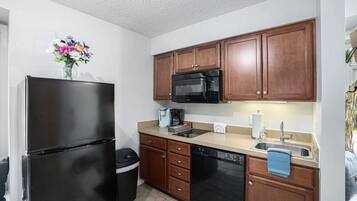 Kühlschrank, Mikrowelle, Geschirrspüler