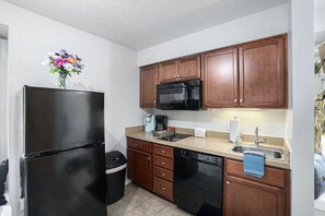 Kühlschrank, Mikrowelle, Geschirrspüler