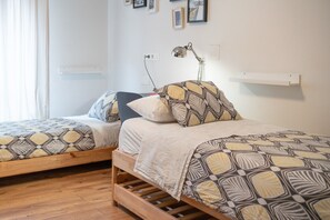 1 bedroom, free WiFi, bed sheets - Room 'Sofía' with Wi-Fi (Gijón)