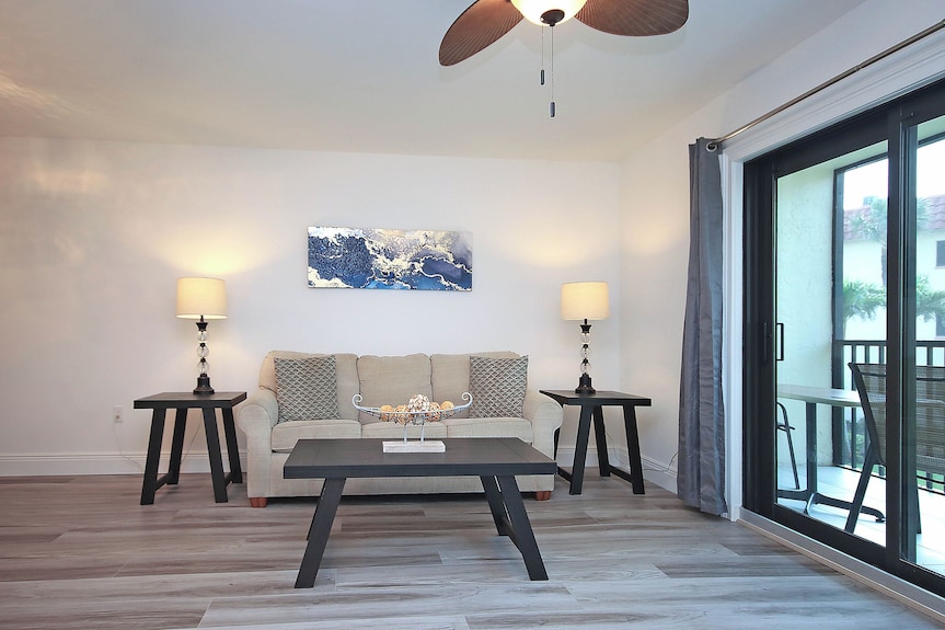 Cozy 1br Beachfront Condo On Sanibel Island With Stunning Ocean Views - Sandalfoot 3b2 - Sanibel, FL