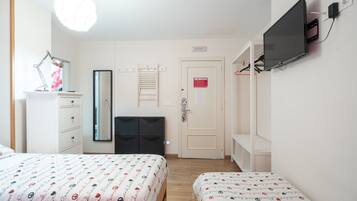 1 bedroom, free WiFi, bed sheets