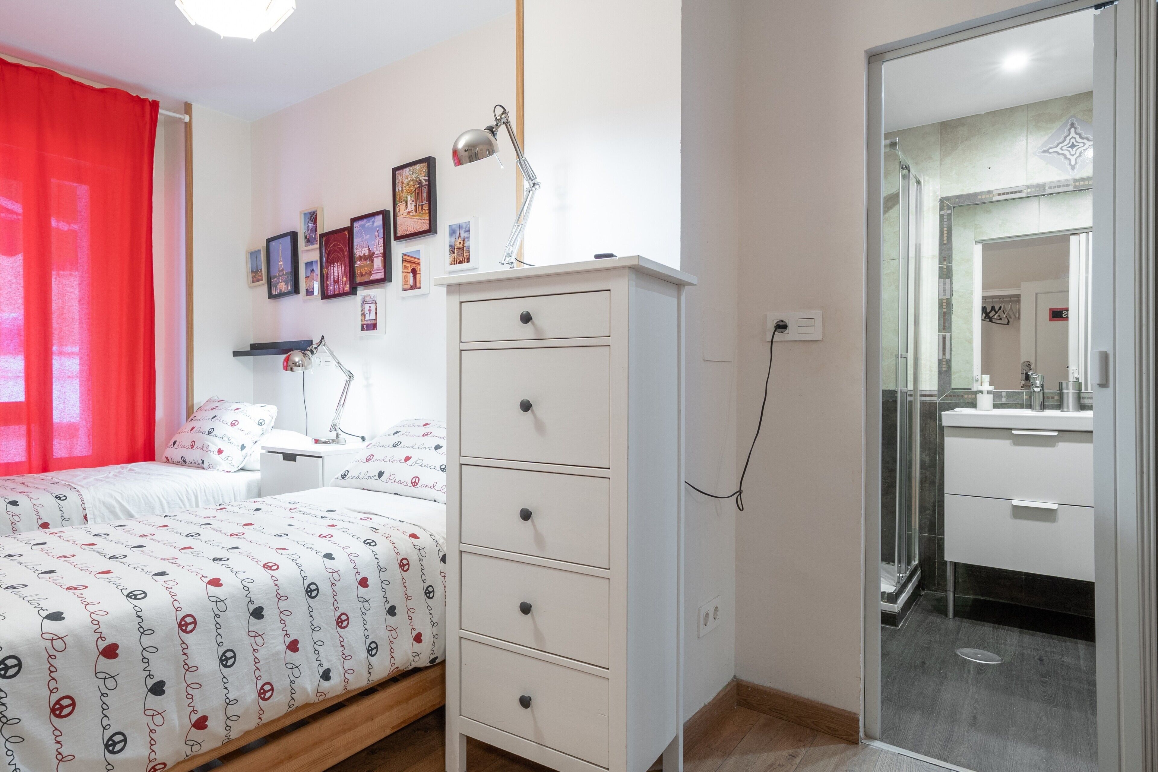 1 室のベッドルーム、WiFi (無料)、ベッドシーツ