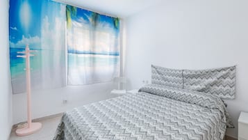 2 quartos, ferros/tábuas de passar roupa, roupa de cama