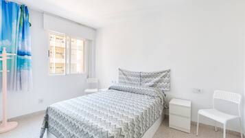 2 bedrooms, iron/ironing board, bed sheets