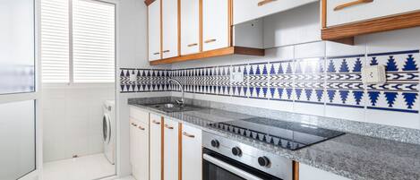 Frigorifero, microonde, forno, lavastoviglie