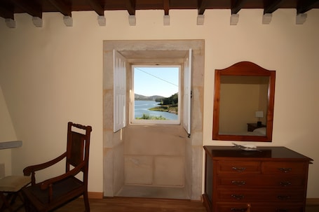 内装. Holiday Home 'O Lar De Natalio' with Sea View, Private Terrace and Wi-Fi