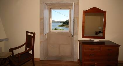 Holiday Home 'O Lar De Natalio' with Sea View, Private Terrace and Wi-Fi