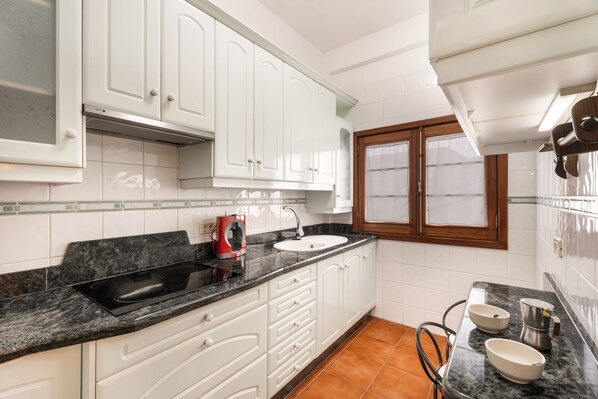 Fridge, microwave, stovetop, coffee/tea maker