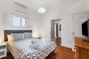 3 bedrooms, iron/ironing board, free WiFi, bed sheets