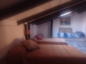 4 bedrooms, iron/ironing board, free WiFi, bed sheets