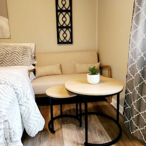 Interior - Cozy compact Studio in Ashland, PA, High-speed Wi-Fi , AC & Complimentary coffee (Ashland)
