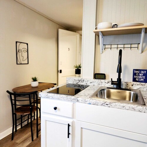 Cozy compact Studio in Ashland, PA, High-speed Wi-Fi , AC & Complimentary coffee