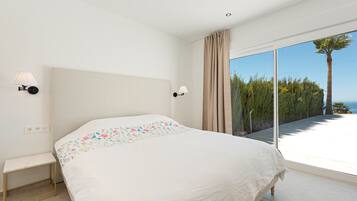 4 Schlafzimmer, BĂŒgeleisen/BĂŒgelbrett, kostenloses WLAN, BettwĂ€sche