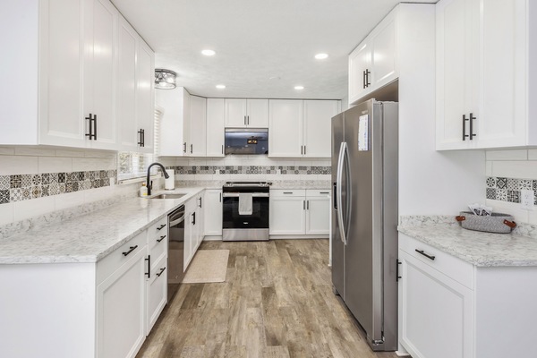 Refrigerador, microondas, horno y parrilla de estufa