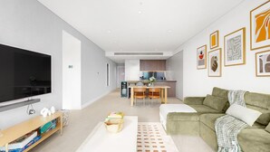 Smart TV, books, stereo