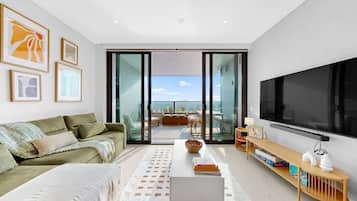 Smart TV, libri, impianto stereo