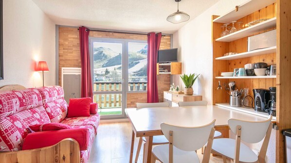 TV - Lovely 4-person studio flat on the top floor with lift (Chamrousse)