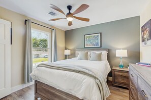 3 habitaciones, caja de seguridad en la habitación y escritorio 