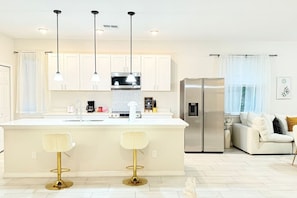 Fridge, microwave, stovetop, dishwasher - 3BR | Spacious | Entire House | Close to all Parks (Orlando)
