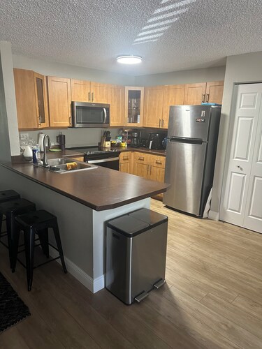 Shared condo in welcoming Tampa with AC, WiFi, fitness room