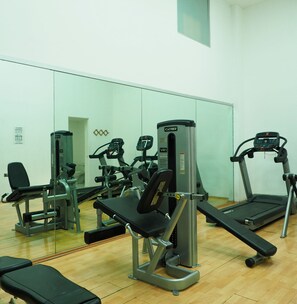 Gym - Torre Sevilla by The Local Way (Mexico City)
