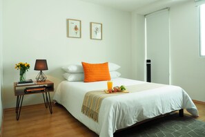 Deluxe Apartment, 2 Bedrooms, Kitchenette, City View | 2 bedrooms, in-room safe, desk, laptop workspace - Torre Sevilla by The Local Way (Mexico City)