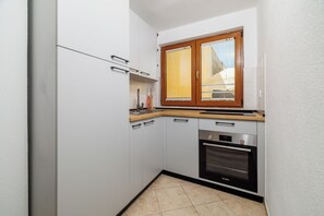 Réfrigérateur, four, plaque de cuisson, lave-vaisselle