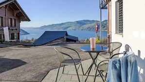 Outdoor dining - Huus Chloster, Apt Niesen by Interhome (Krattigen)