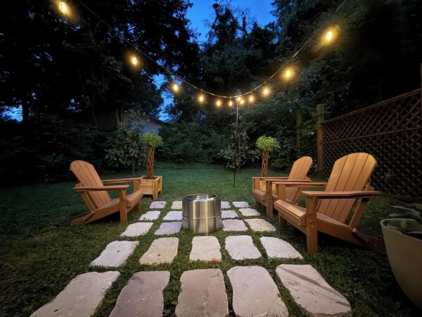 Property grounds - Luxe } Coffee Bar! Minutes to Duke & downtown, Eco+ Family friendly + Fire pit (Durham)