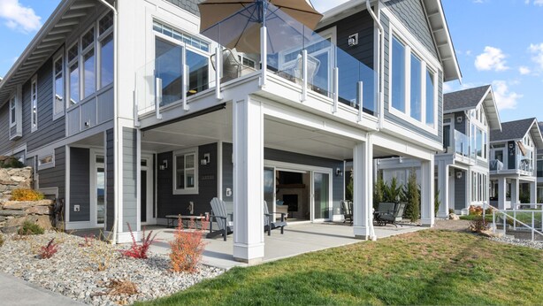 House - Lakefront Luxury in Warm Osoyoos (Osoyoos)