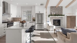 House - Lakefront Luxury in Warm Osoyoos (Osoyoos)